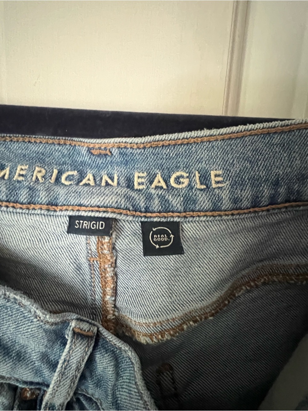 American Eagle Outfitters Light Wash Distressed Denim Jean Shorts - Picture 4 of 4